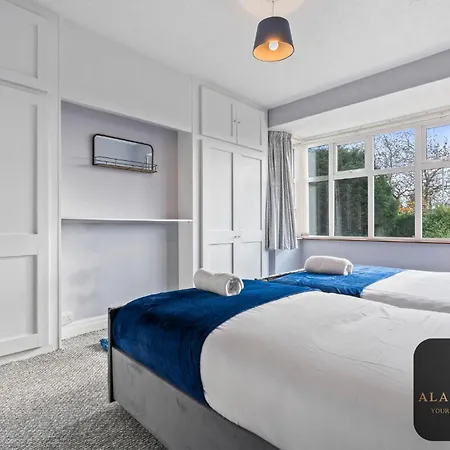 Spacious 4 Bedroom House - Ideal For Family And Contractors - Free Wifi And Free Parking Holiday home Leeds (West Yorkshire)