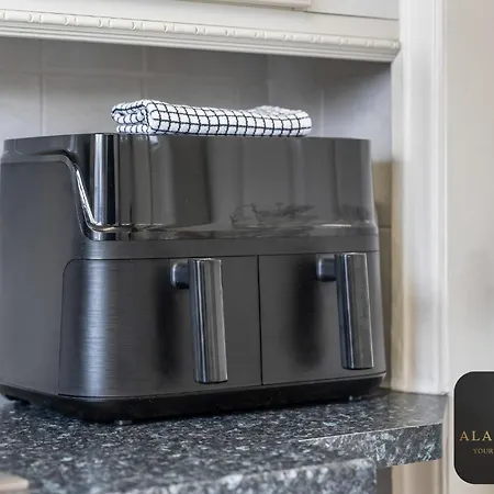 Spacious 4 Bedroom House - Ideal For Family And Contractors - Free Wifi And Free Parking Leeds (West Yorkshire)