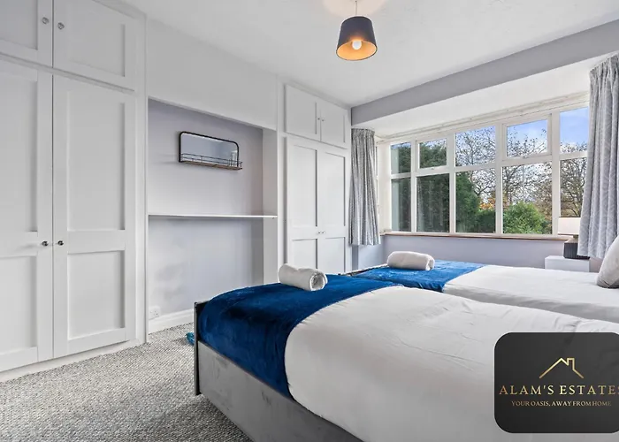 Spacious 4 Bedroom House - Ideal For Family And Contractors - Free Wifi And Free Parking Holiday home Leeds (West Yorkshire)