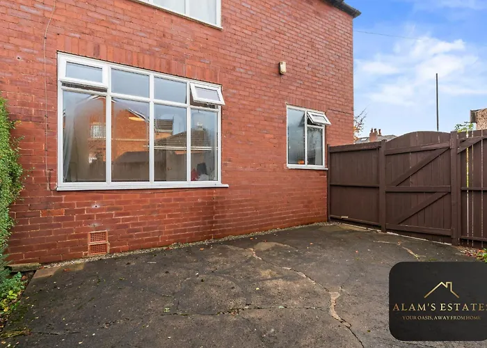 Spacious 4 Bedroom House - Ideal For Family And Contractors - Free Wifi And Free Parking