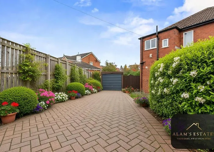 Spacious 4 Bedroom House - Ideal For Family And Contractors - Free Wifi And Free Parking *