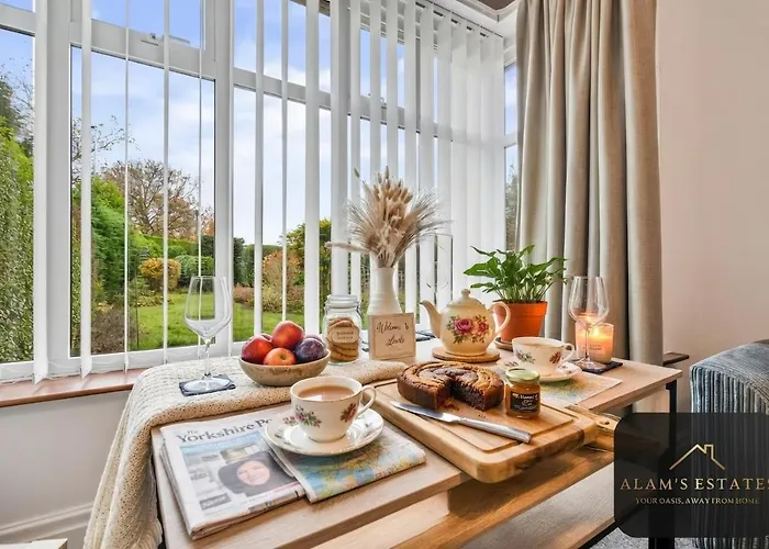 Spacious 4 Bedroom House - Ideal For Family And Contractors - Free Wifi And Free Parking Leeds (West Yorkshire)