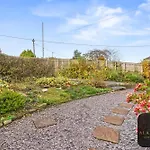 Spacious 4 Bedroom House - Ideal For Family And Contractors - Free Wifi And Free Parking Holiday home