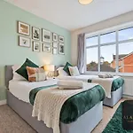 Spacious 4 Bedroom House - Ideal For Family And Contractors - Free Wifi And Free Parking Leeds (West Yorkshire)