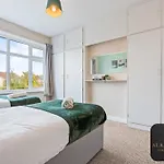 Spacious 4 Bedroom House - Ideal For Family And Contractors - Free Wifi And Free Parking * Leeds (West Yorkshire)