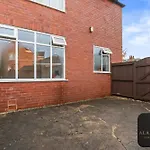 Spacious 4 Bedroom House - Ideal For Family And Contractors - Free Wifi And Free Parking