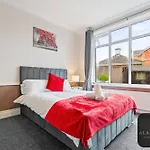 Holiday home Spacious 4 Bedroom House - Ideal For Family And Contractors - Free Wifi And Free Parking