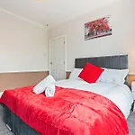 Casa de Férias Spacious 4 Bedroom House - Ideal For Family And Contractors - Free Wifi And Free Parking