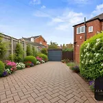 Spacious 4 Bedroom House - Ideal For Family And Contractors - Free Wifi And Free Parking *