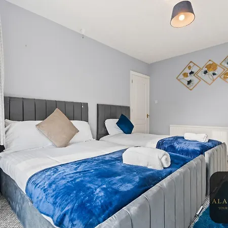 בית נופש Spacious 4 Bedroom House - Ideal For Family And Contractors - Free Wifi And Free Parking *