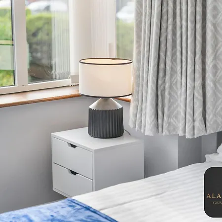 Spacious 4 Bedroom House - Ideal For Family And Contractors - Free Wifi And Free Parking *