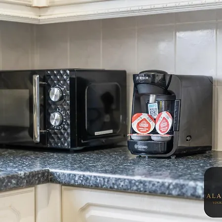 Spacious 4 Bedroom House - Ideal For Family And Contractors - Free Wifi And Free Parking Feriehus Leeds (West Yorkshire)