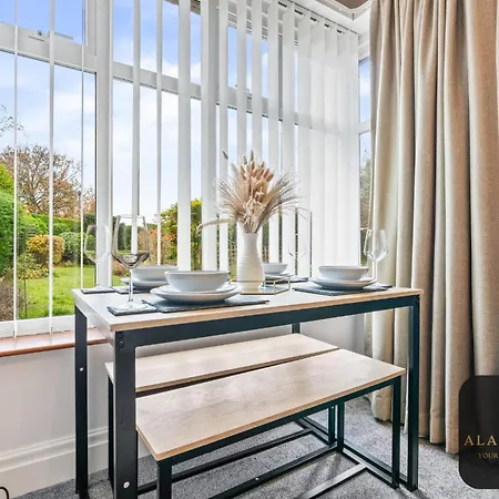 Spacious 4 Bedroom House - Ideal For Family And Contractors - Free Wifi And Free Parking Feriehus Leeds (West Yorkshire)