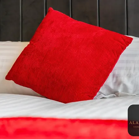 בית נופש Spacious 4 Bedroom House - Ideal For Family And Contractors - Free Wifi And Free Parking