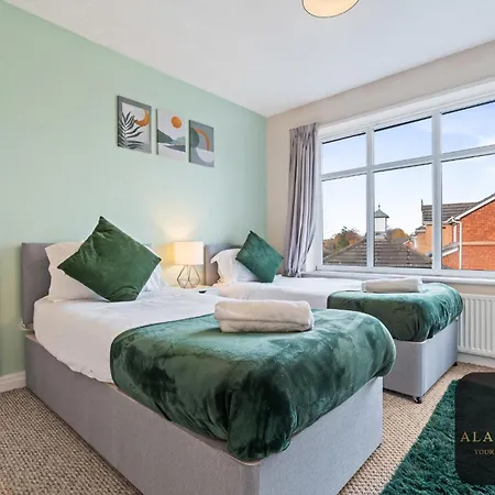 Feriehus Spacious 4 Bedroom House - Ideal For Family And Contractors - Free Wifi And Free Parking Leeds (West Yorkshire)