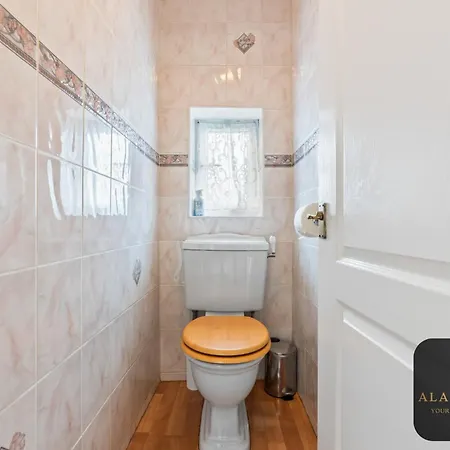 Feriehus Spacious 4 Bedroom House - Ideal For Family And Contractors - Free Wifi And Free Parking