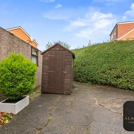 Spacious 4 Bedroom House - Ideal For Family And Contractors - Free Wifi And Free Parking