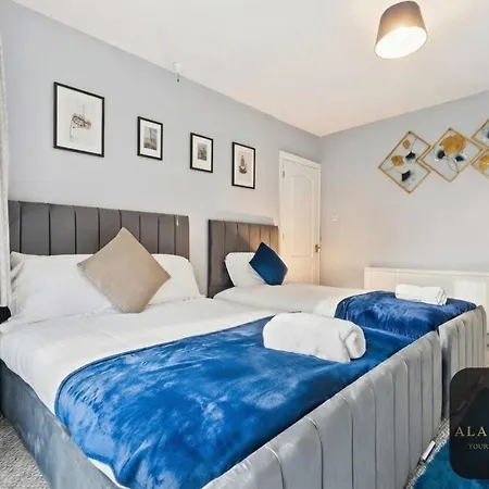 Nyaraló Spacious 4 Bedroom House - Ideal For Family And Contractors - Free Wifi And Free Parking *