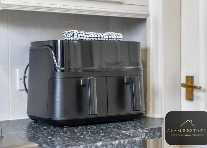 Spacious 4 Bedroom House - Ideal For Family And Contractors - Free Wifi And Free Parking Leeds (West Yorkshire)