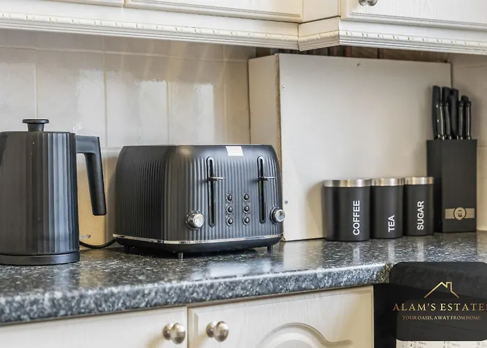 Сasa de vacaciones Spacious 4 Bedroom House - Ideal For Family And Contractors - Free Wifi And Free Parking