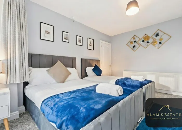 Сasa de vacaciones Spacious 4 Bedroom House - Ideal For Family And Contractors - Free Wifi And Free Parking *