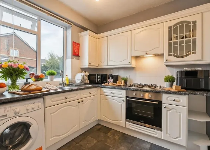 Spacious 4 Bedroom House - Ideal For Family And Contractors - Free Wifi And Free Parking