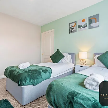 Spacious 4 Bedroom House - Ideal For Family And Contractors - Free Wifi And Free Parking 利兹