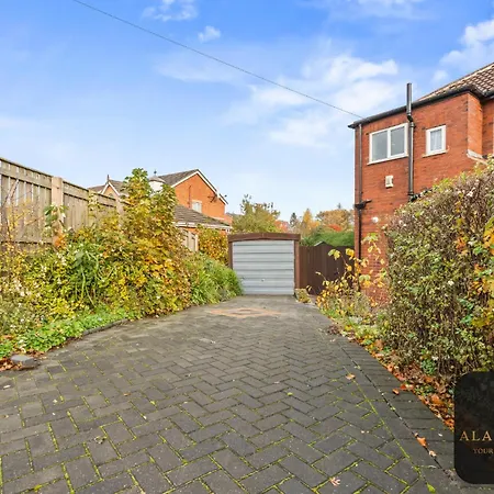 Spacious 4 Bedroom House - Ideal For Family And Contractors - Free Wifi And Free Parking * 利兹