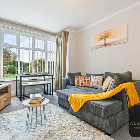 Spacious 4 Bedroom House - Ideal For Family And Contractors - Free Wifi And Free Parking 度假居 *