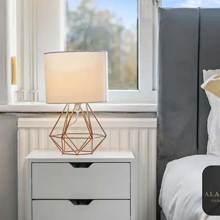 Spacious 4 Bedroom House - Ideal For Family And Contractors - Free Wifi And Free Parking