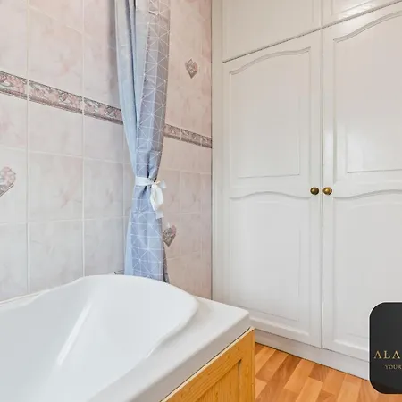 度假居 Spacious 4 Bedroom House - Ideal For Family And Contractors - Free Wifi And Free Parking *