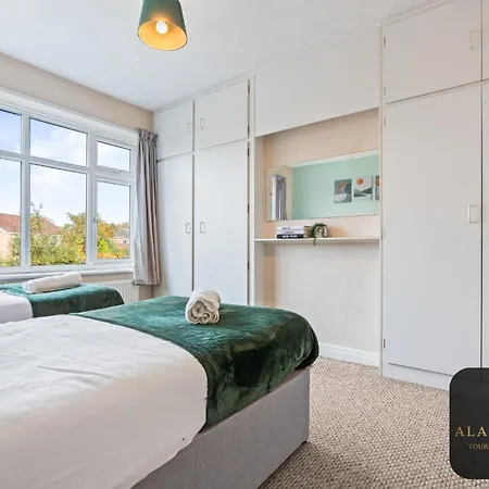 度假居 Spacious 4 Bedroom House - Ideal For Family And Contractors - Free Wifi And Free Parking