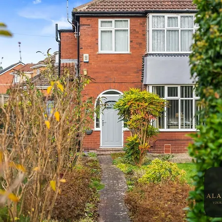 Spacious 4 Bedroom House - Ideal For Family And Contractors - Free Wifi And Free Parking * 利兹