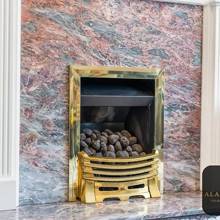 Spacious 4 Bedroom House - Ideal For Family And Contractors - Free Wifi And Free Parking 度假居