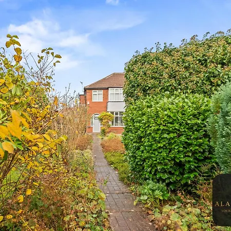 Spacious 4 Bedroom House - Ideal For Family And Contractors - Free Wifi And Free Parking 度假居 利兹